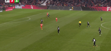 巴萨3-2皇马卫冕西超杯 拉菲尼亚双响_巴萨的拉菲尼亚_巴萨皇马表演赛