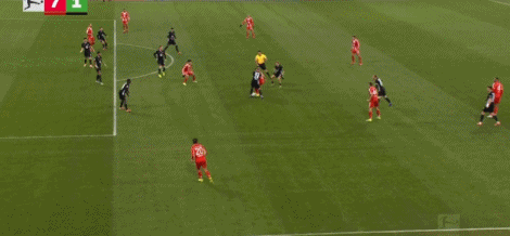 巴萨3-2皇马卫冕西超杯 拉菲尼亚双响_巴萨皇马表演赛_巴萨的拉菲尼亚