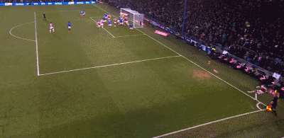 巴萨皇马表演赛_巴萨3-2皇马卫冕西超杯 拉菲尼亚双响_巴萨的拉菲尼亚