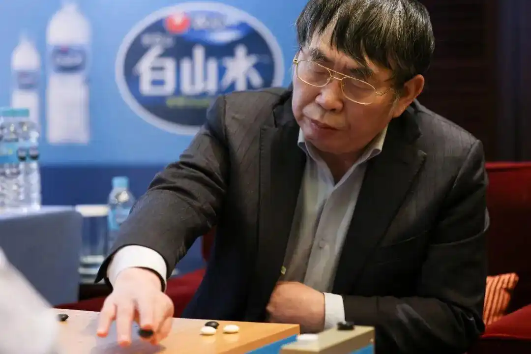 聂卫平生平事迹_聂卫平曾讲患癌经历:跟癌症拼赢了_聂卫平讣告