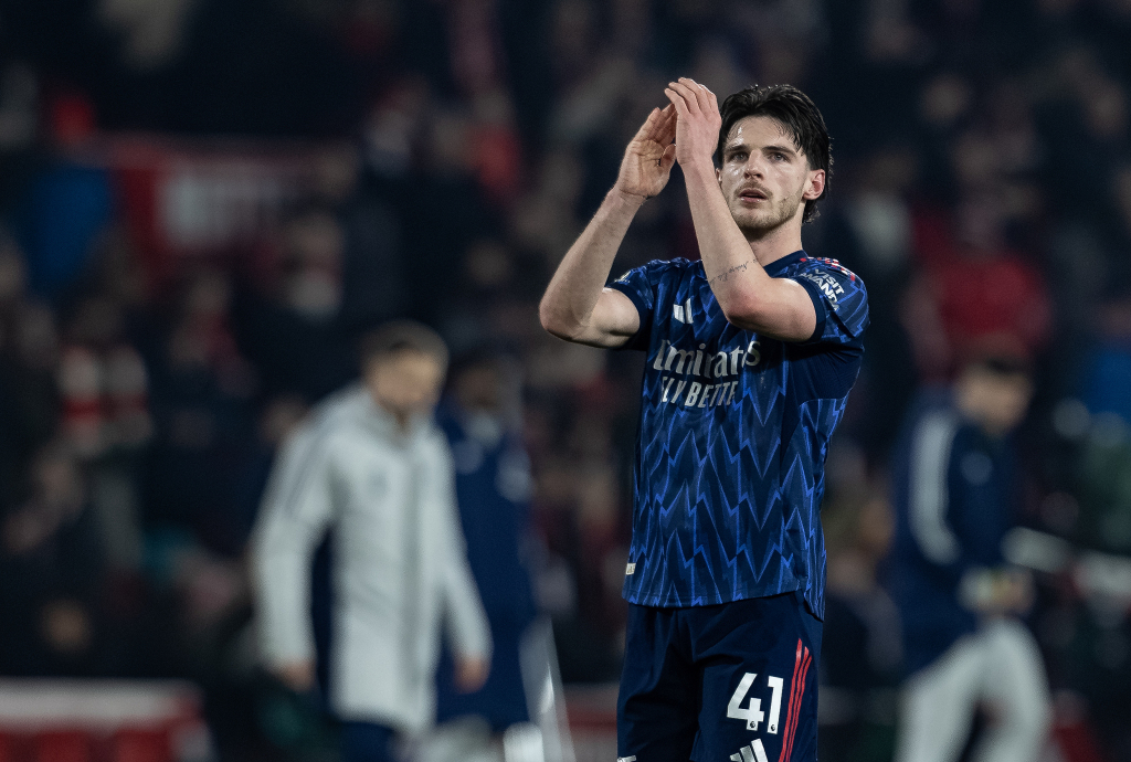 体坛联播｜阿森纳战平无缘赛季百分，拜仁半场5球逆转创纪录