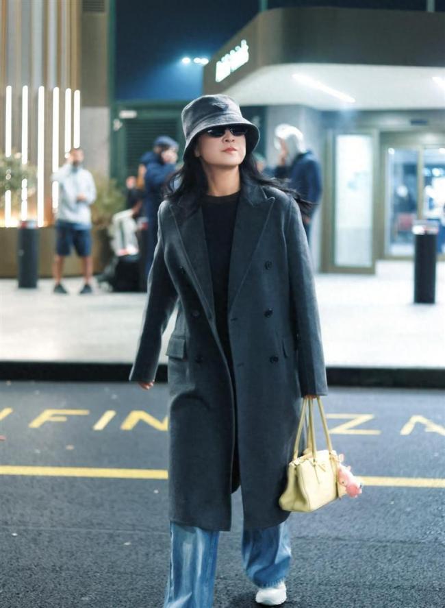 贾玲出发米兰看秀