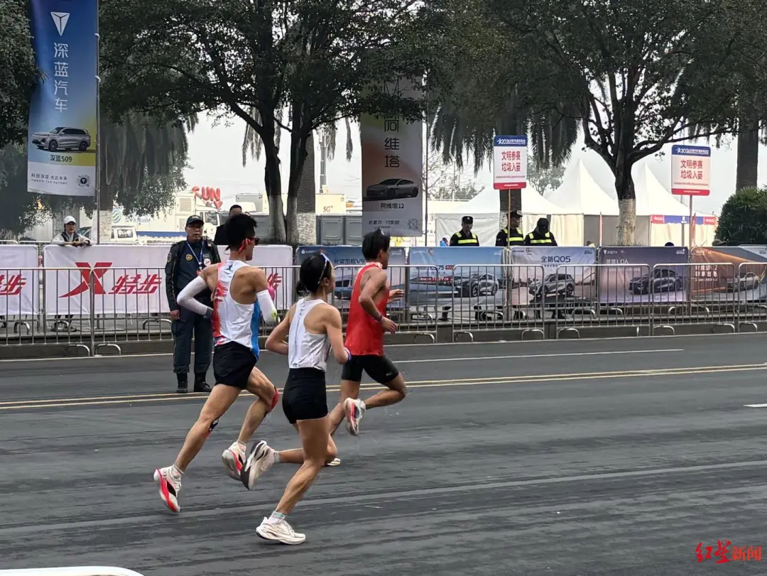 “最快女护士”张水华辞职后首战：重马获第六名，丈夫：超乎预期，两人都非常满意；赛前直播她曾坦言因伤状态欠佳