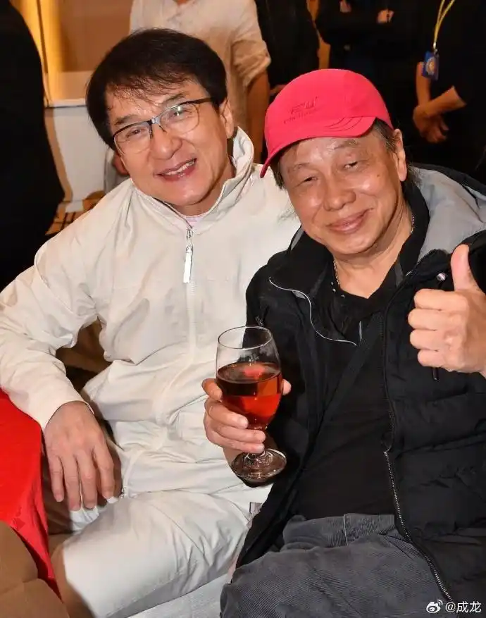 梁小龙去世消息_梁小龙死因公开:因心脏衰竭离世_梁小龙真实年龄澄清