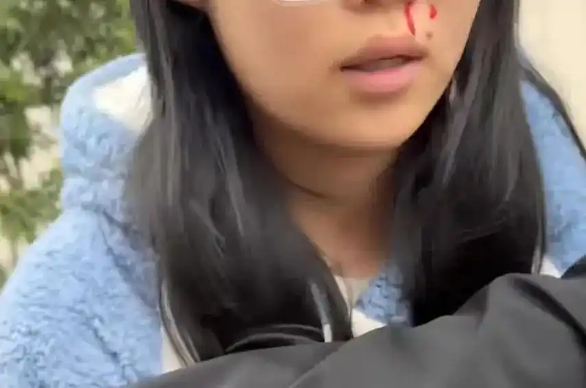 上海普陀邻居纠纷打架事件_上海女子帮邻居作证被打伤_女子牵绳遛狗被围殴 警方通报