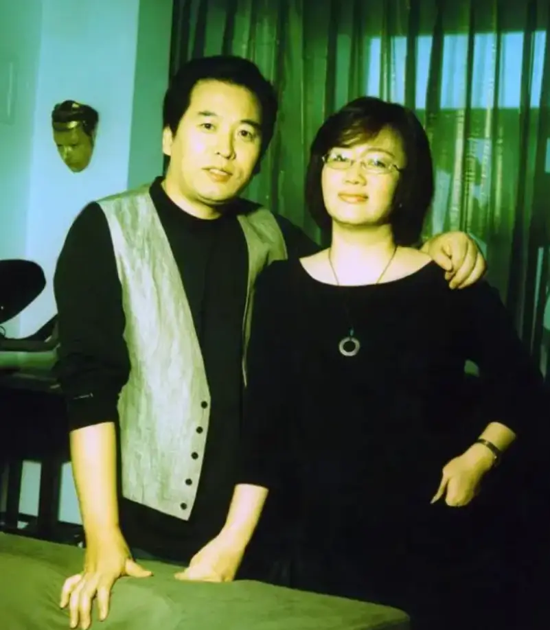 佟铁鑫 低调生活 _佟铁鑫的老婆林丹诗_ 佟铁鑫 妻子林丹诗