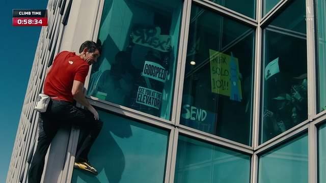 美徒手攀岩家成功登顶台北101大楼 无保护攀登创历史