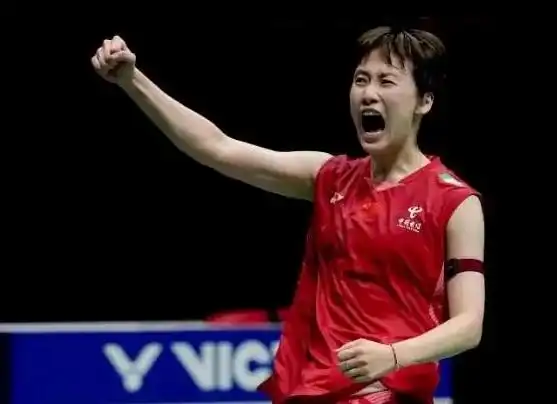 陈雨菲战胜碧查梦 印尼羽毛球大师赛女单冠军 国羽新赛季首个巡回赛冠军_羽毛球印尼大师赛-陈雨菲2-0横扫碧查梦 夺得女单冠军
