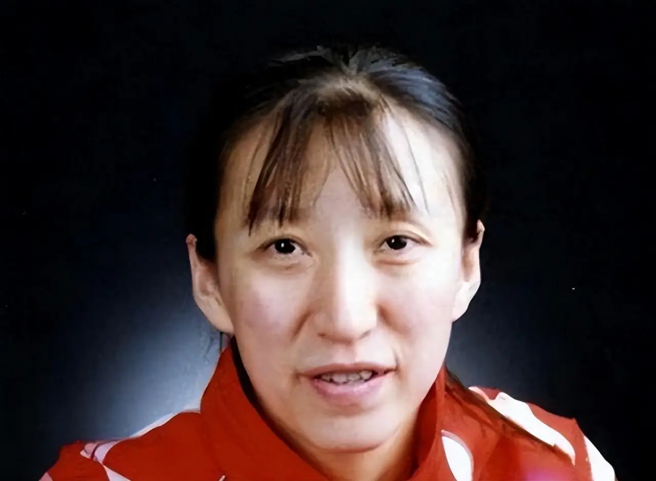女排元老赖亚文：33岁结婚，婚后与丈夫分居，回家时儿子已不认识