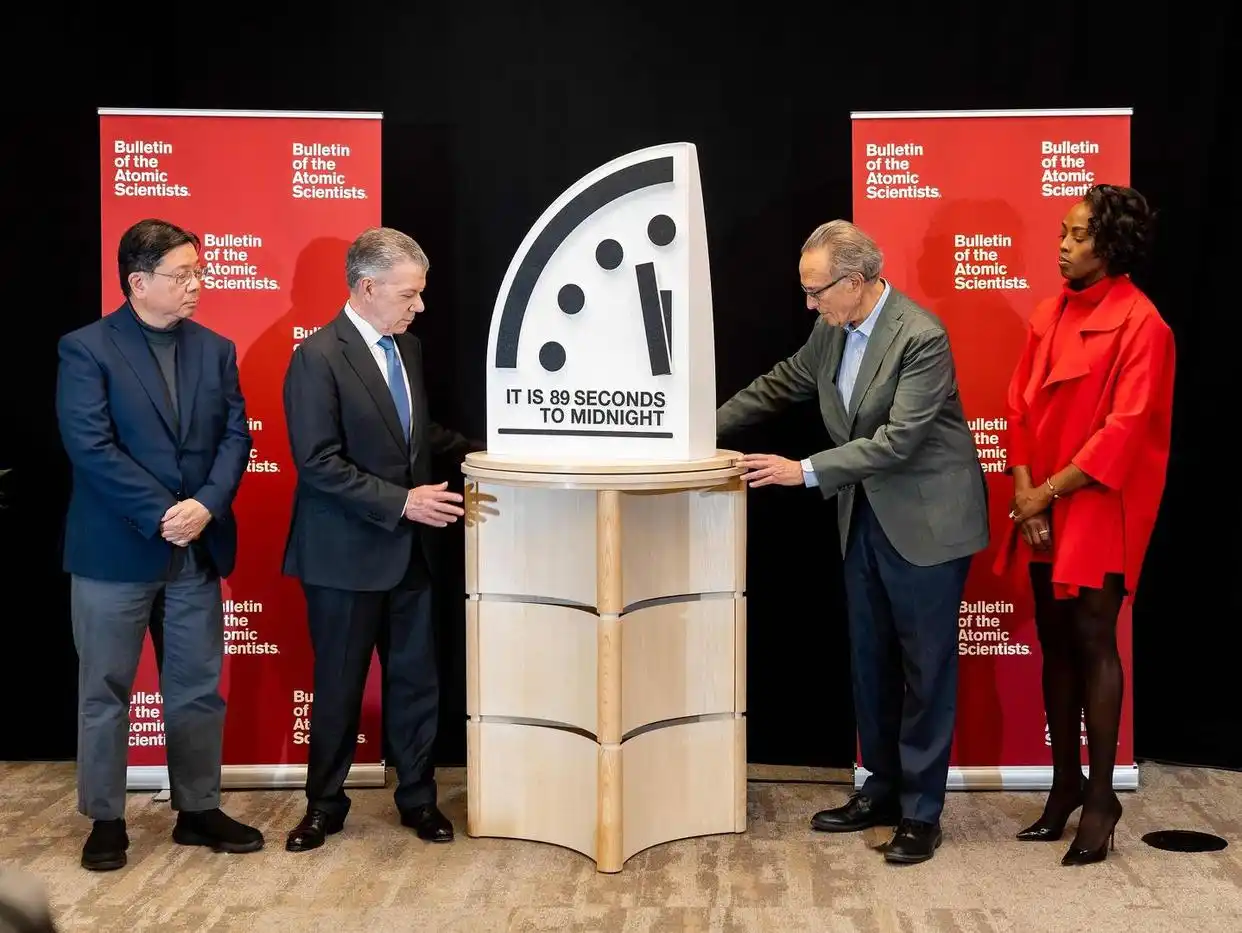 “末日时钟”拨快4秒_原子科学家公报全球风险评估_末日时钟最新调整