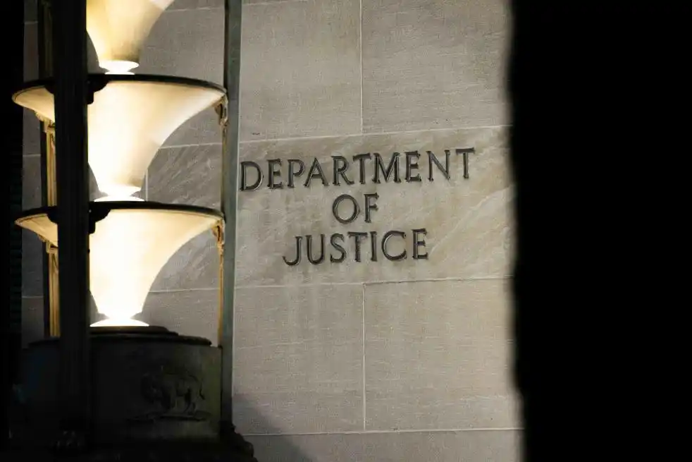 伊朗回应美方威胁_俄美乌三方会谈领土议题_伊朗副外长:做好200%的自卫准备