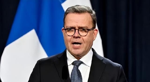 芬兰总理在北京街头散步 经济合作新信号