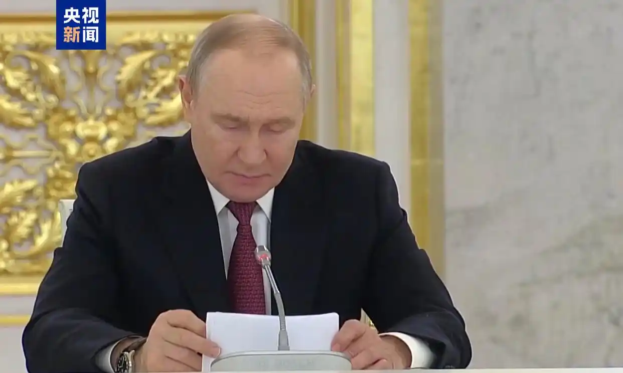 特朗普考虑对伊朗新打击_美又一驱逐舰抵达 伊朗将实弹演习_美国驱逐舰抵达中东